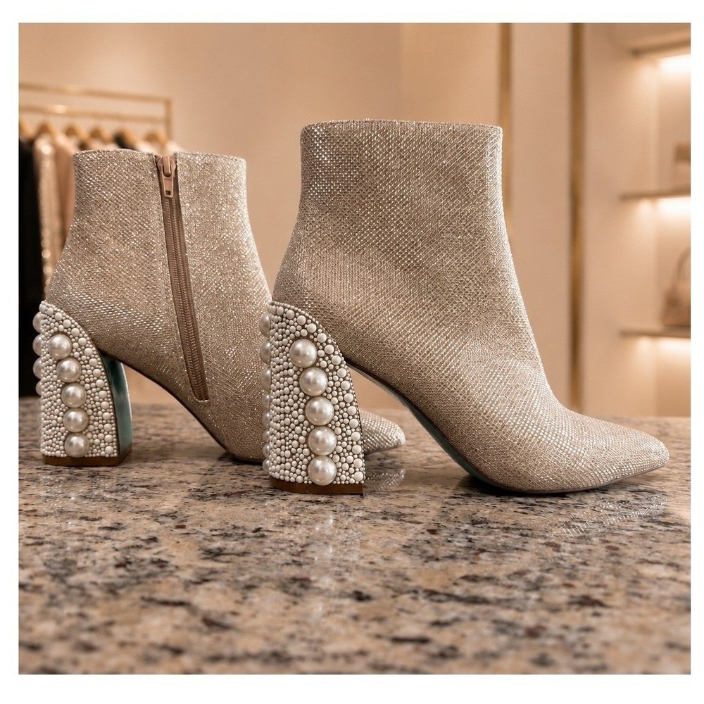 NWOB Betsey Johnson Kasey Shimmer Pearl Heel Boots Tiffany Blue Sole Size 6
